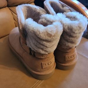 Ugg Short Boots Size 7